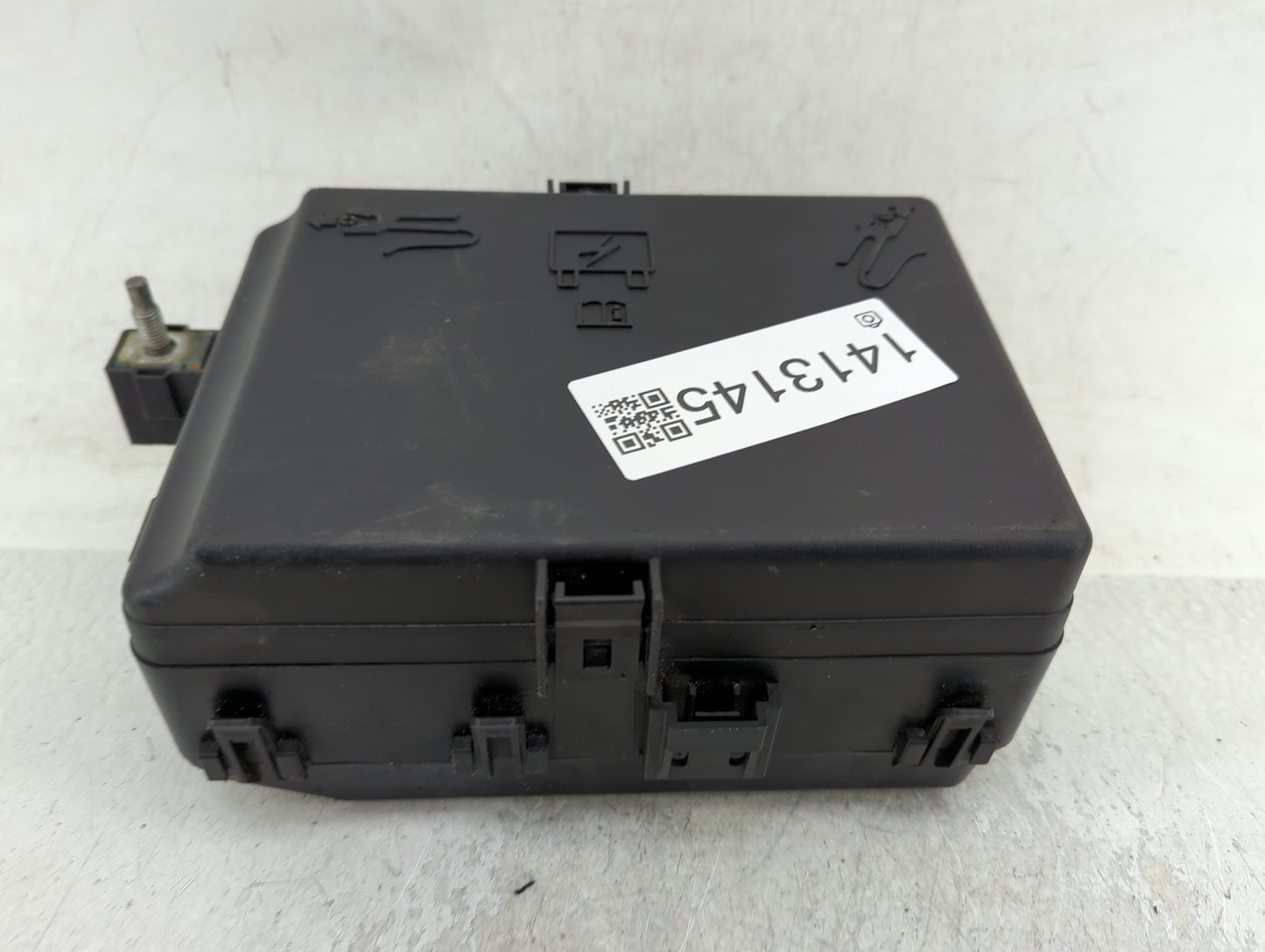 2015 Dodge Challenger Fusebox Fuse Box Panel Relay Module Fits OEM Used Auto Parts - Oemusedautoparts1.com