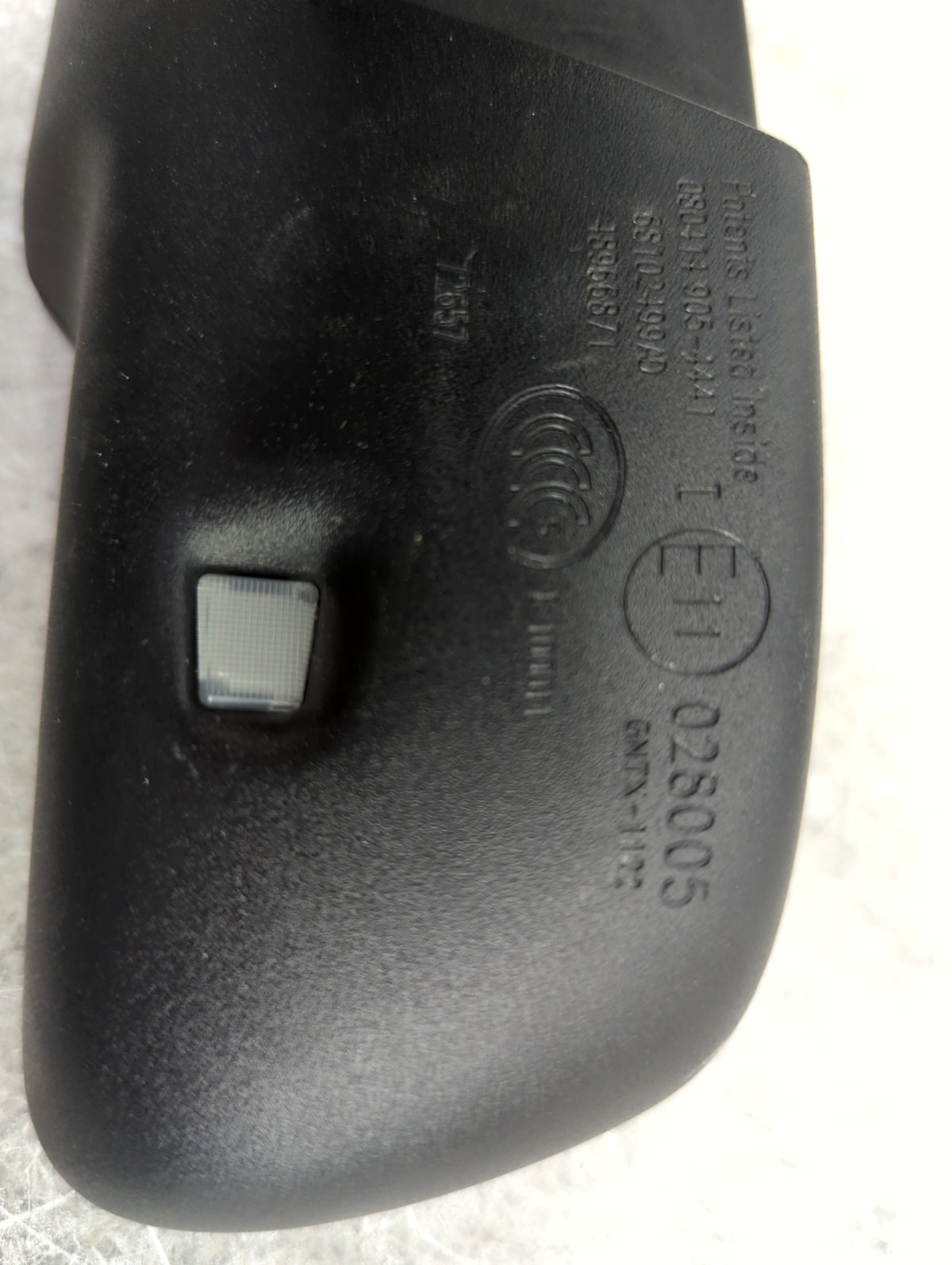 2015 Dodge Challenger Interior Rear View Mirror Replacement OEM P/N:028005 GNTX-1128, 05108399AD Fits OEM Used Auto Parts - 