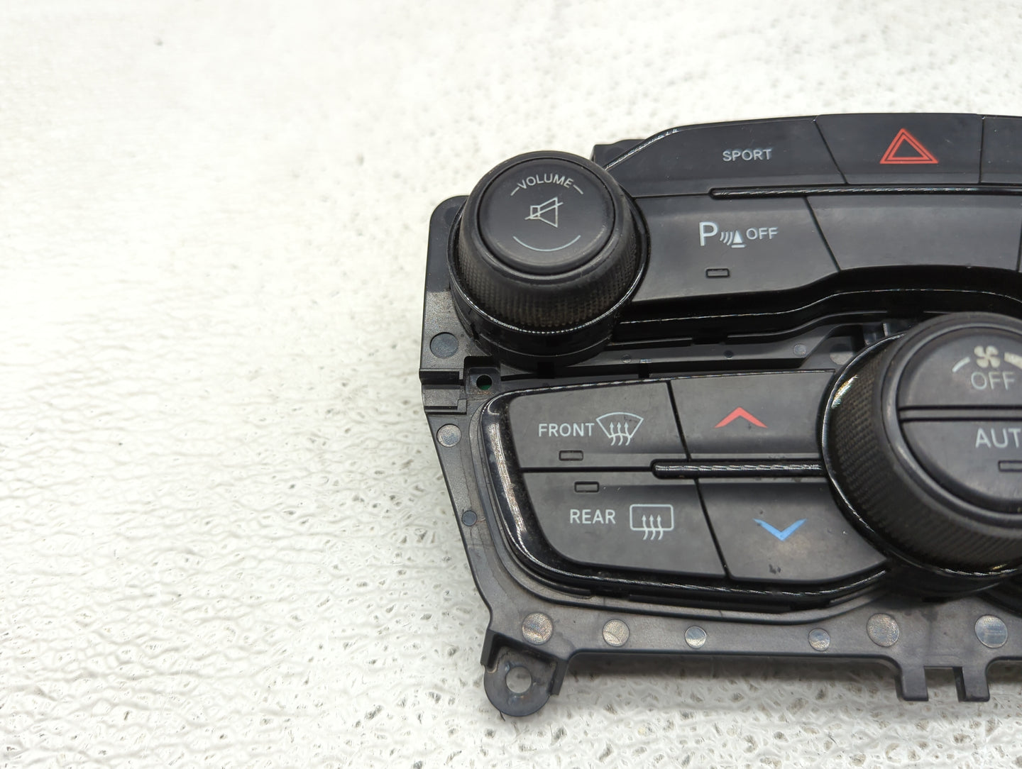 2016 Dodge Challenger Climate Control Module Temperature AC/Heater Replacement P/N:FH705965 3542230 Fits OEM Used Auto Parts