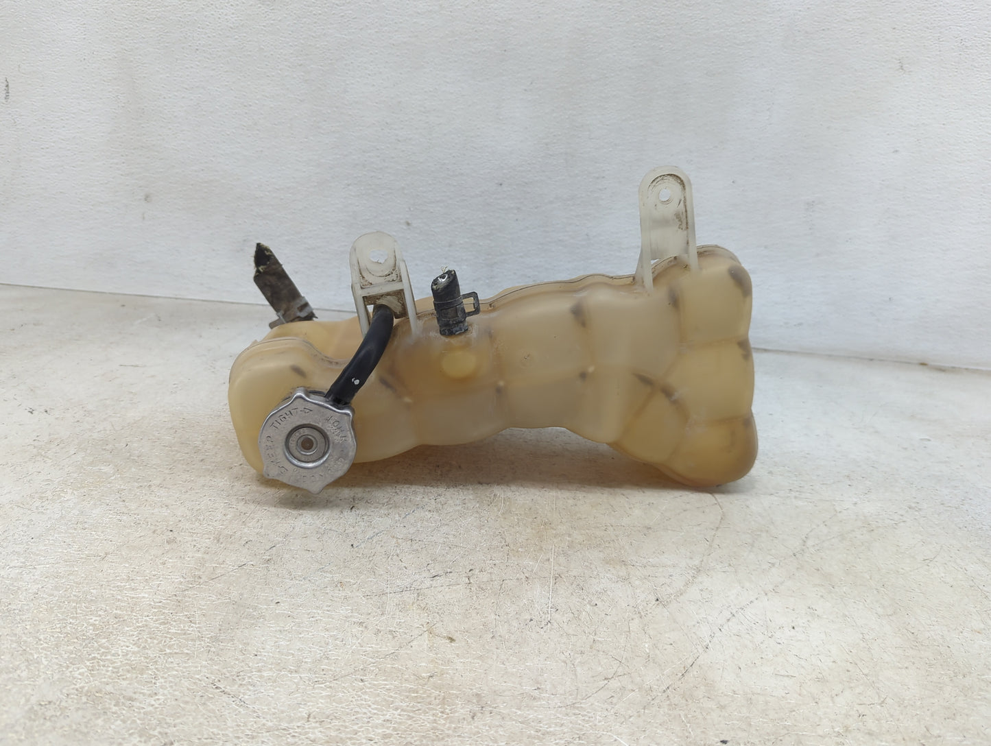 2011 Dodge Challenger Radiator Coolant Overflow Expansion Tank Bottle 1460036 - Oemusedautoparts1.com