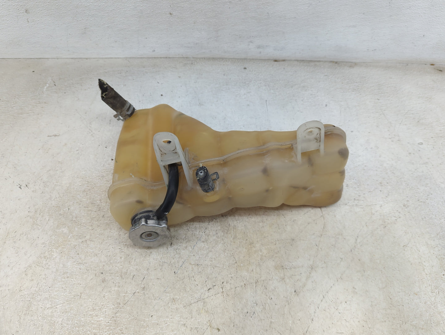 2011 Dodge Challenger Radiator Coolant Overflow Expansion Tank Bottle 1460036 - Oemusedautoparts1.com