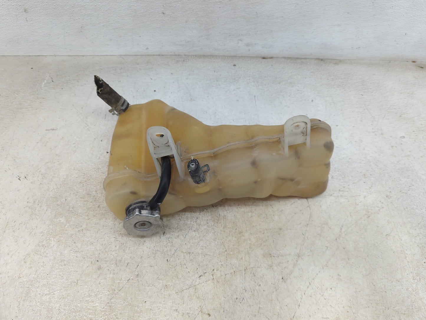 2011 Dodge Challenger Radiator Coolant Overflow Expansion Tank Bottle 1460036 - Oemusedautoparts1.com