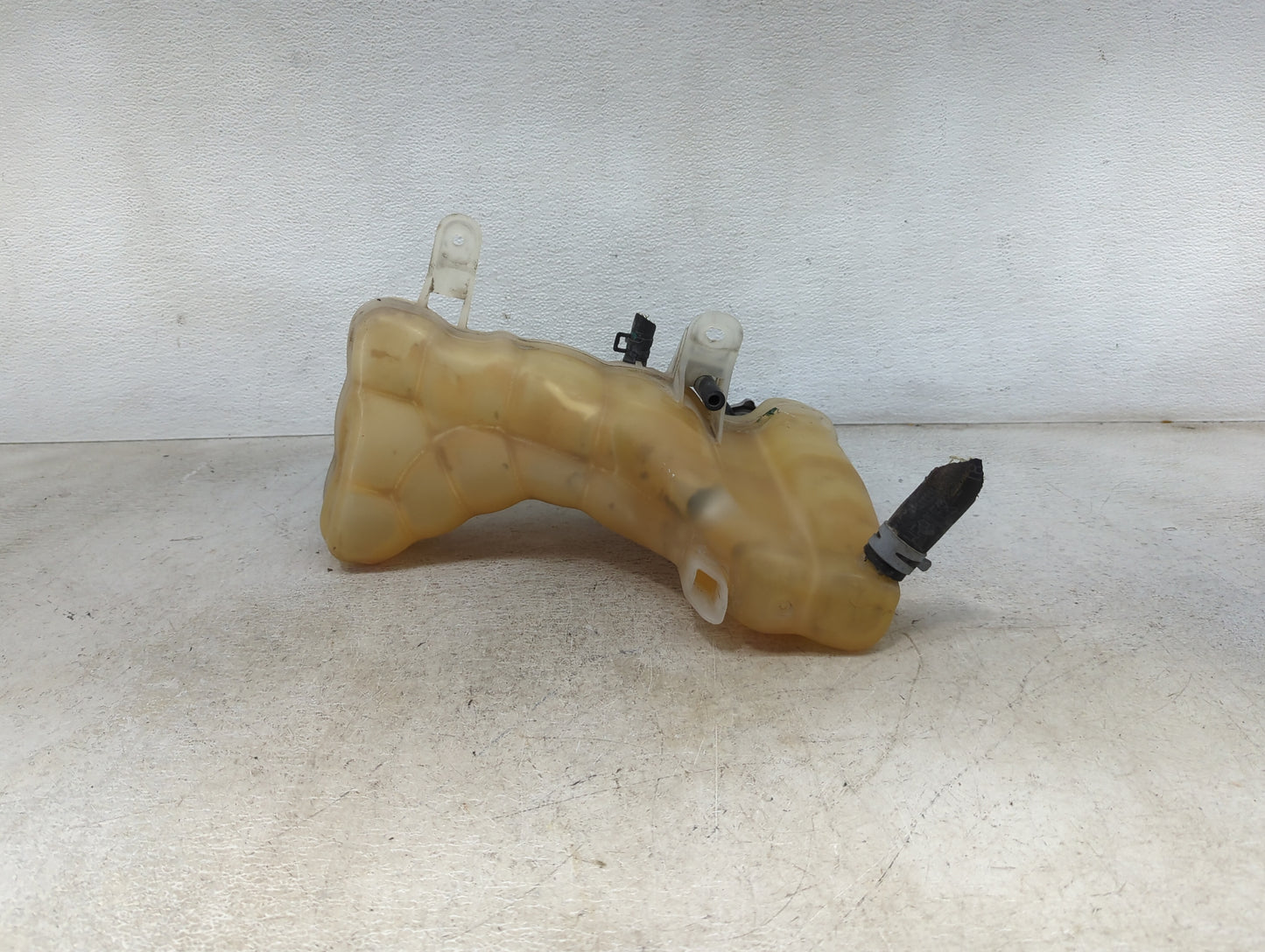 2011 Dodge Challenger Radiator Coolant Overflow Expansion Tank Bottle 1460036 - Oemusedautoparts1.com