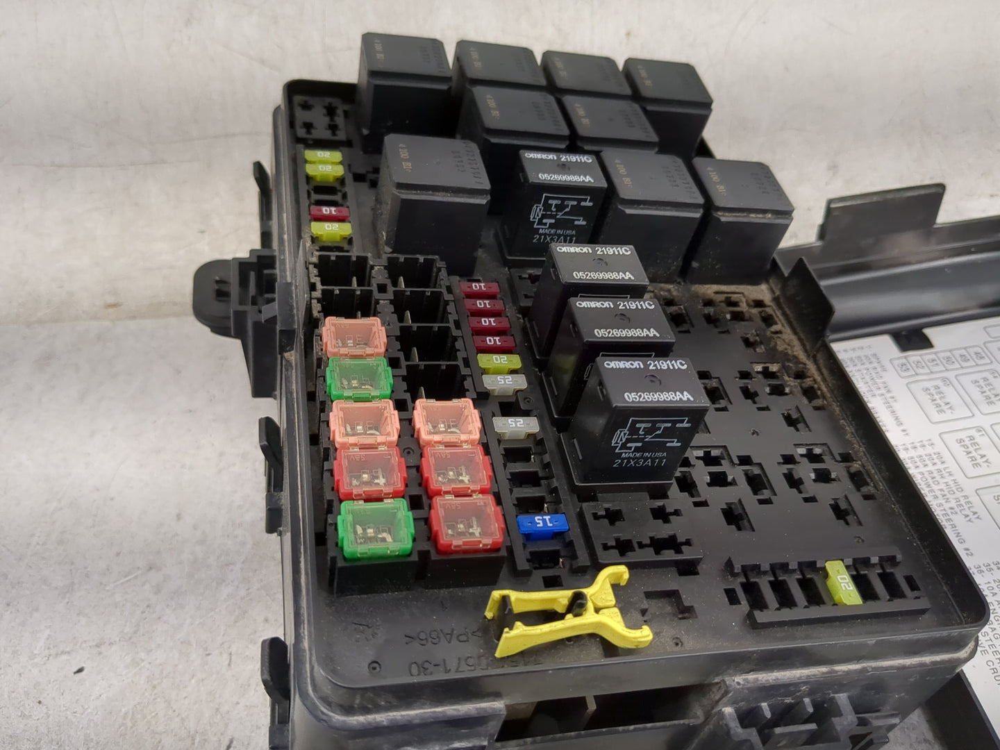 2015 Dodge Challenger Fusebox Fuse Box Panel Relay Module P/N:71540571-30 Fits OEM Used Auto Parts - Oemusedautoparts1.com