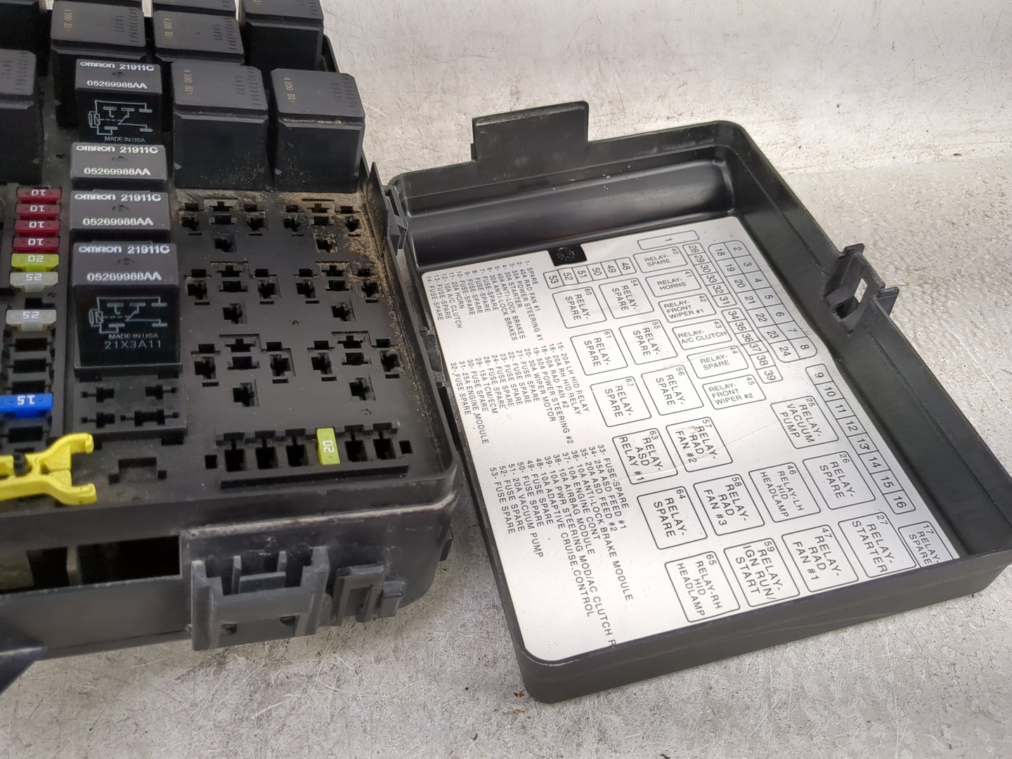 2015 Dodge Challenger Fusebox Fuse Box Panel Relay Module P/N:71540571-30 Fits OEM Used Auto Parts - Oemusedautoparts1.com