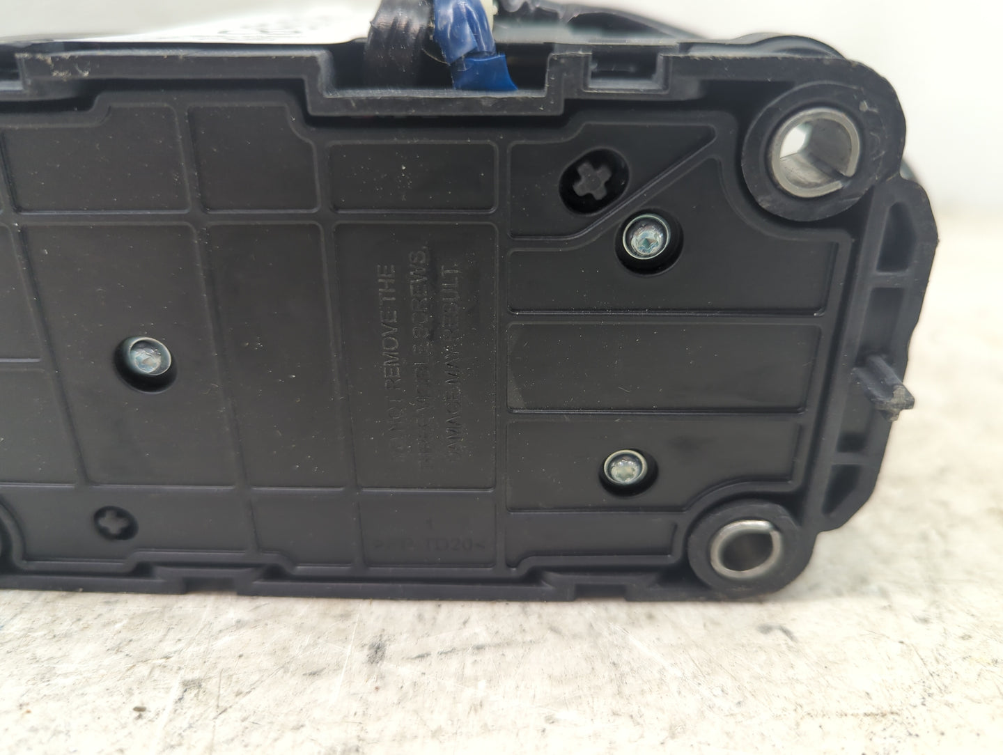 2015 Dodge Challenger Floor Console Assembly Shifter - Oemusedautoparts1.com
