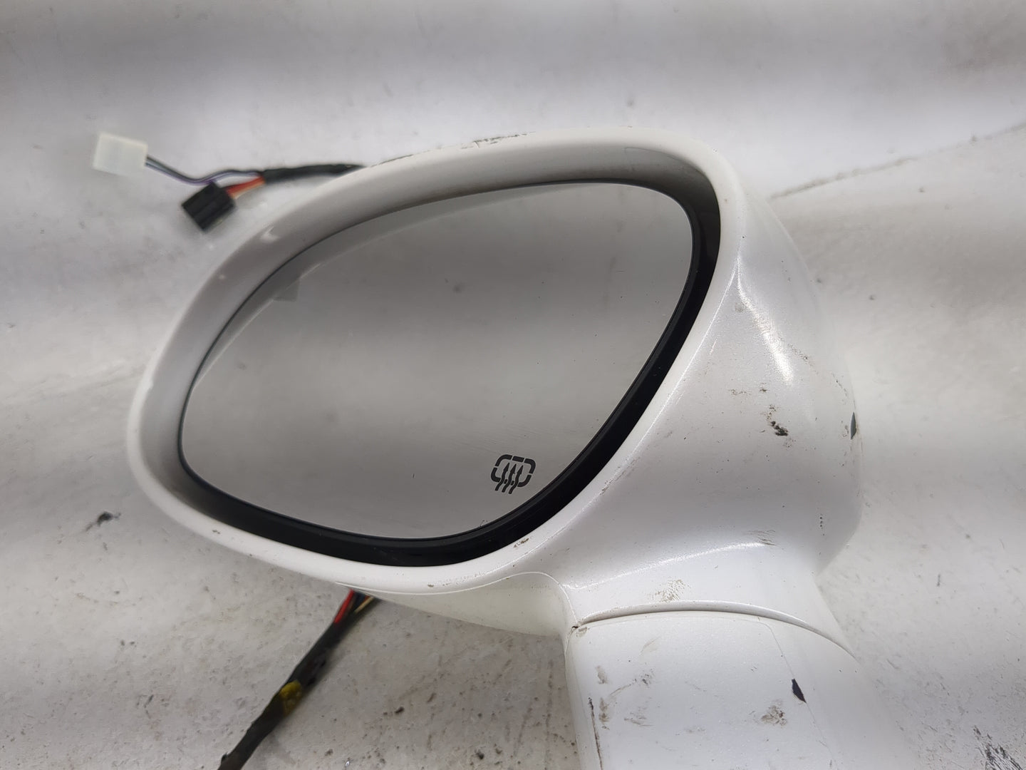 2015 Dodge Challenger Driver Side View Mirror - Left Door Mirror OEM Used - Oemusedautoparts1.com