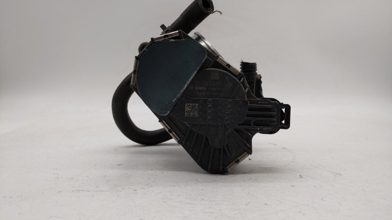 2015 Dodge Challenger Throttle Body P/N:P68257875AB P68257875AA, 55561495 Fits OEM Used Auto Parts - Oemusedautoparts1.com