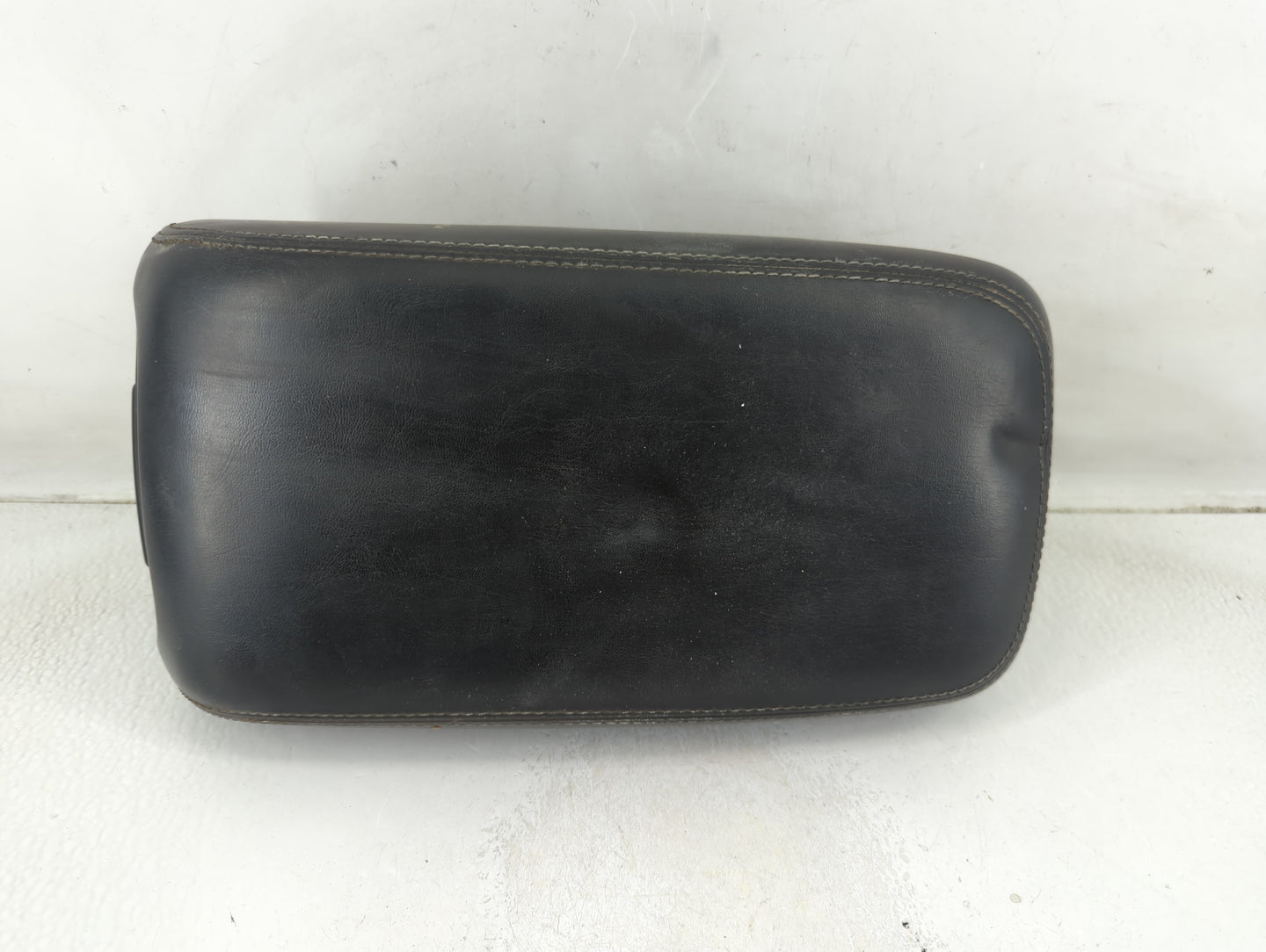 2015-2020 Dodge Charger Center Console Armrest Cover Lid P/N:170 15 Fits Fits 2015 2016 2017 2018 2019 2020 OEM Used Auto Pa