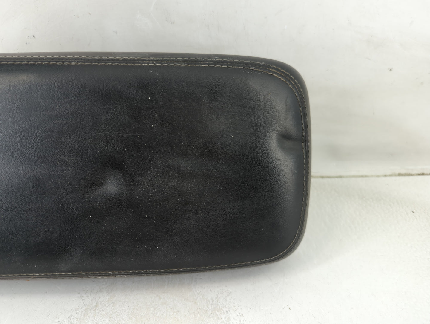 2015-2020 Dodge Charger Center Console Armrest Cover Lid P/N:170 15 Fits Fits 2015 2016 2017 2018 2019 2020 OEM Used Auto Pa