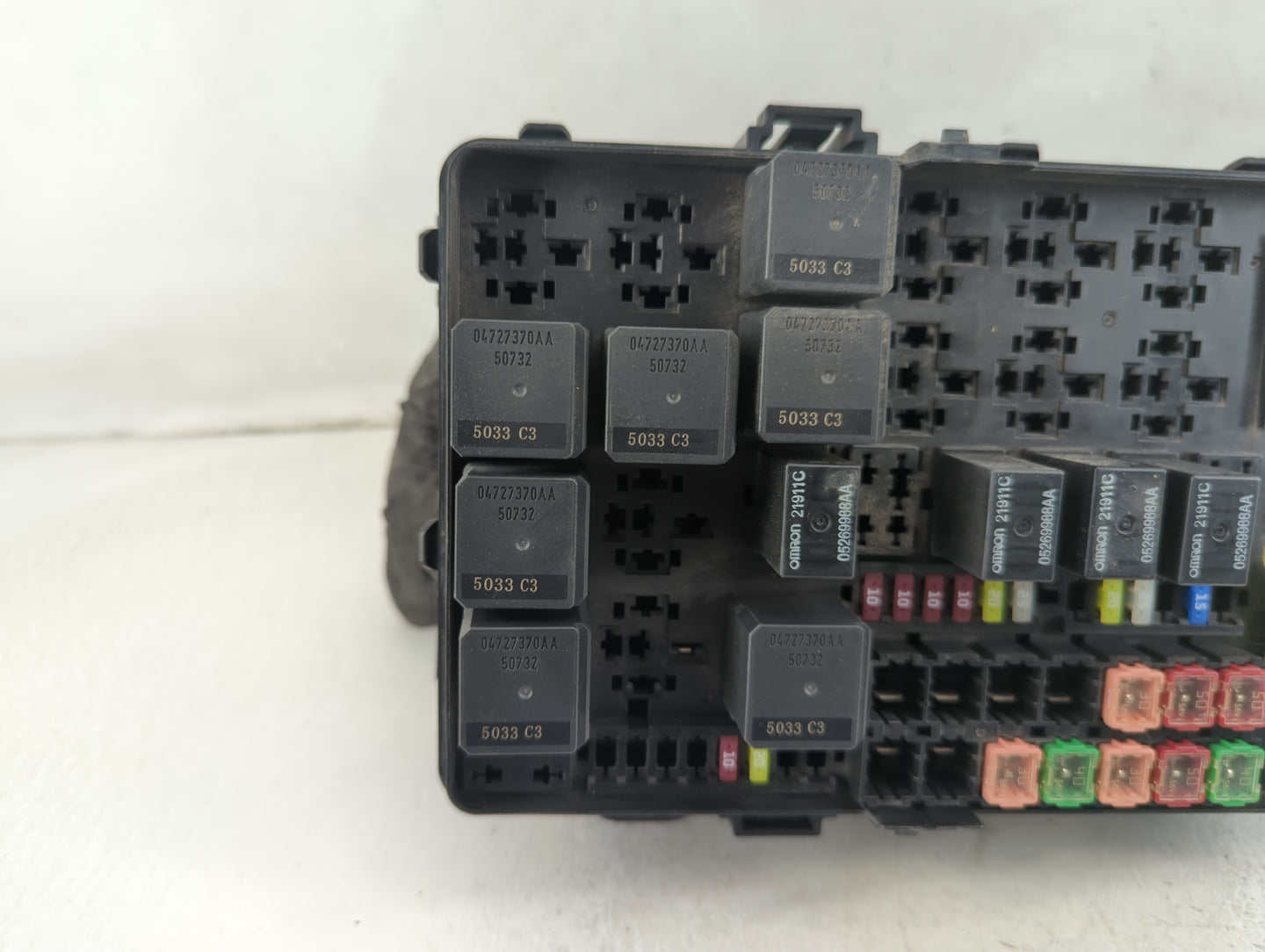 2015-2016 Dodge Charger Fusebox Fuse Box Panel Relay Module P/N:7171-4656-30 CA1T-14290-AK, BT4T-14A003-AA Fits Fits 2015 20