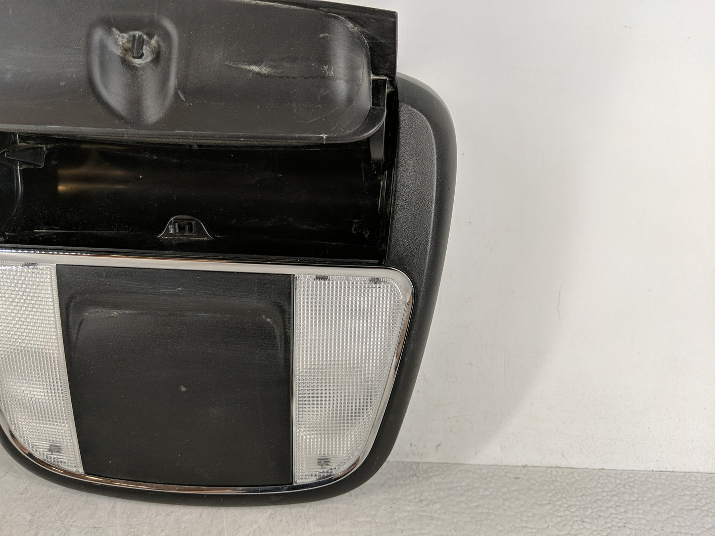 2015 Dodge Charger Overhead Roof Console 1188804 - Oemusedautoparts1.com