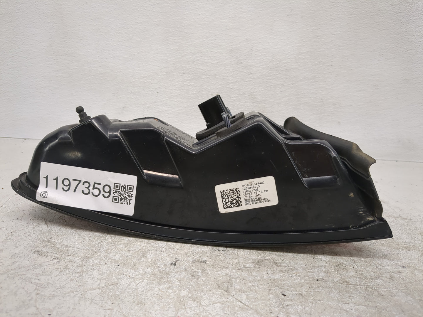 2015-2022 Dodge Charger Tail Light Assembly Passenger Right OEM P/N:68213144AC Fits Fits 2015 2016 2017 2018 2019 2020 2021 