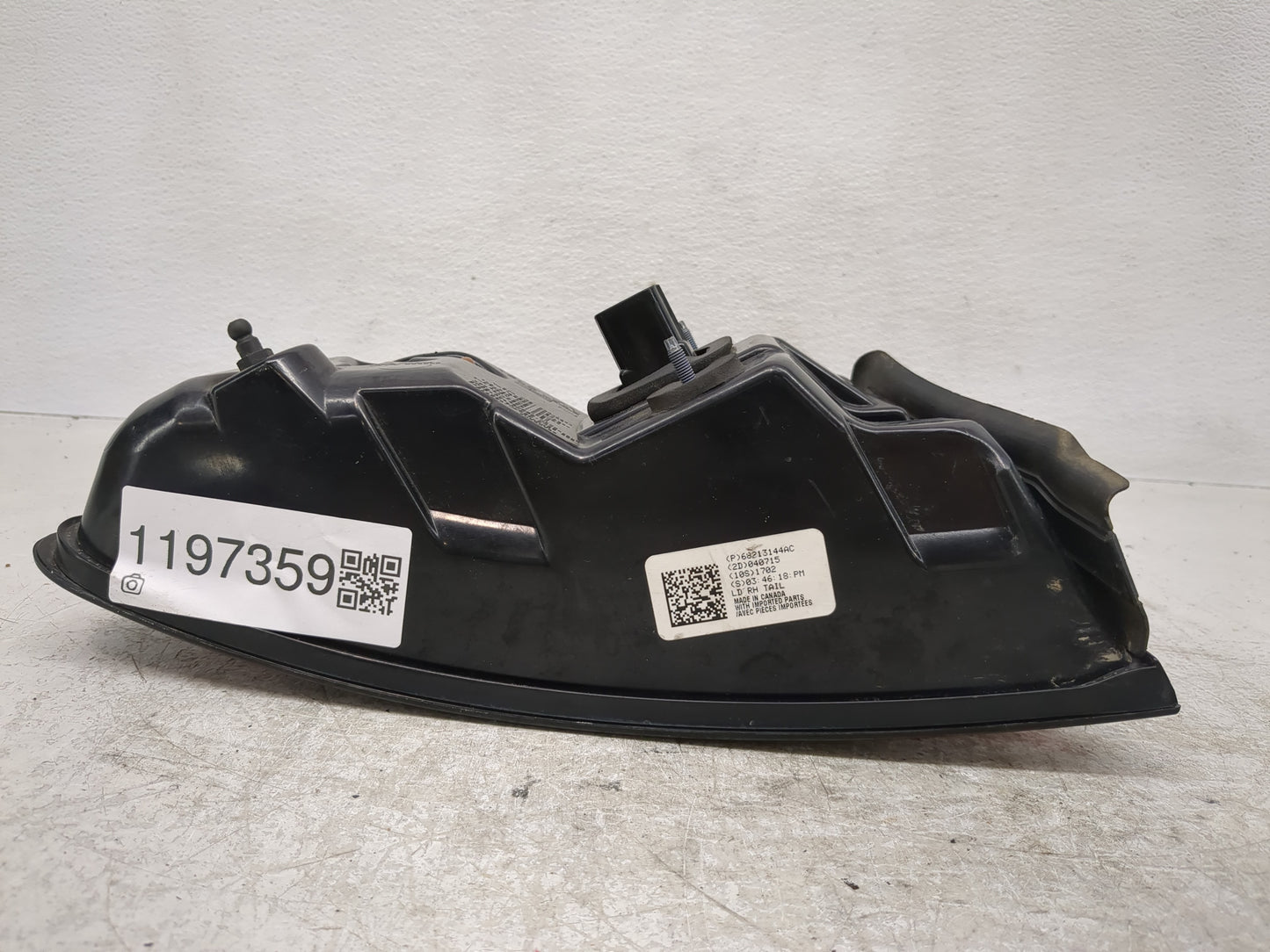 2015-2022 Dodge Charger Tail Light Assembly Passenger Right OEM P/N:68213144AC Fits Fits 2015 2016 2017 2018 2019 2020 2021 