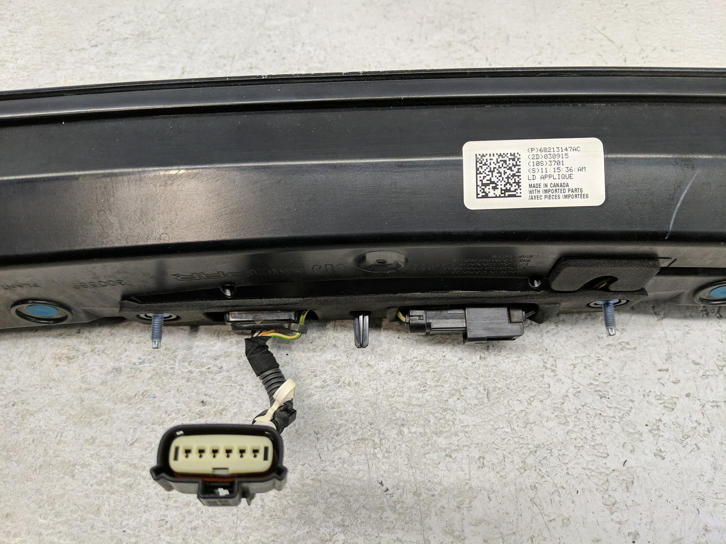 2015 Dodge Charger Rear Center Lid Brake Light Tail Light - Oemusedautoparts1.com