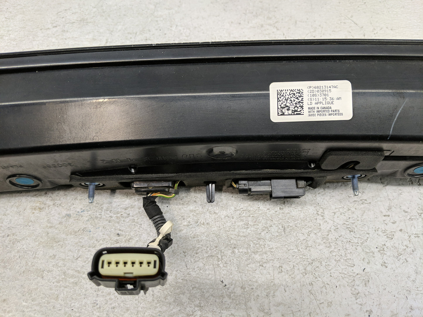 2015 Dodge Charger Rear Center Lid Brake Light Tail Light - Oemusedautoparts1.com