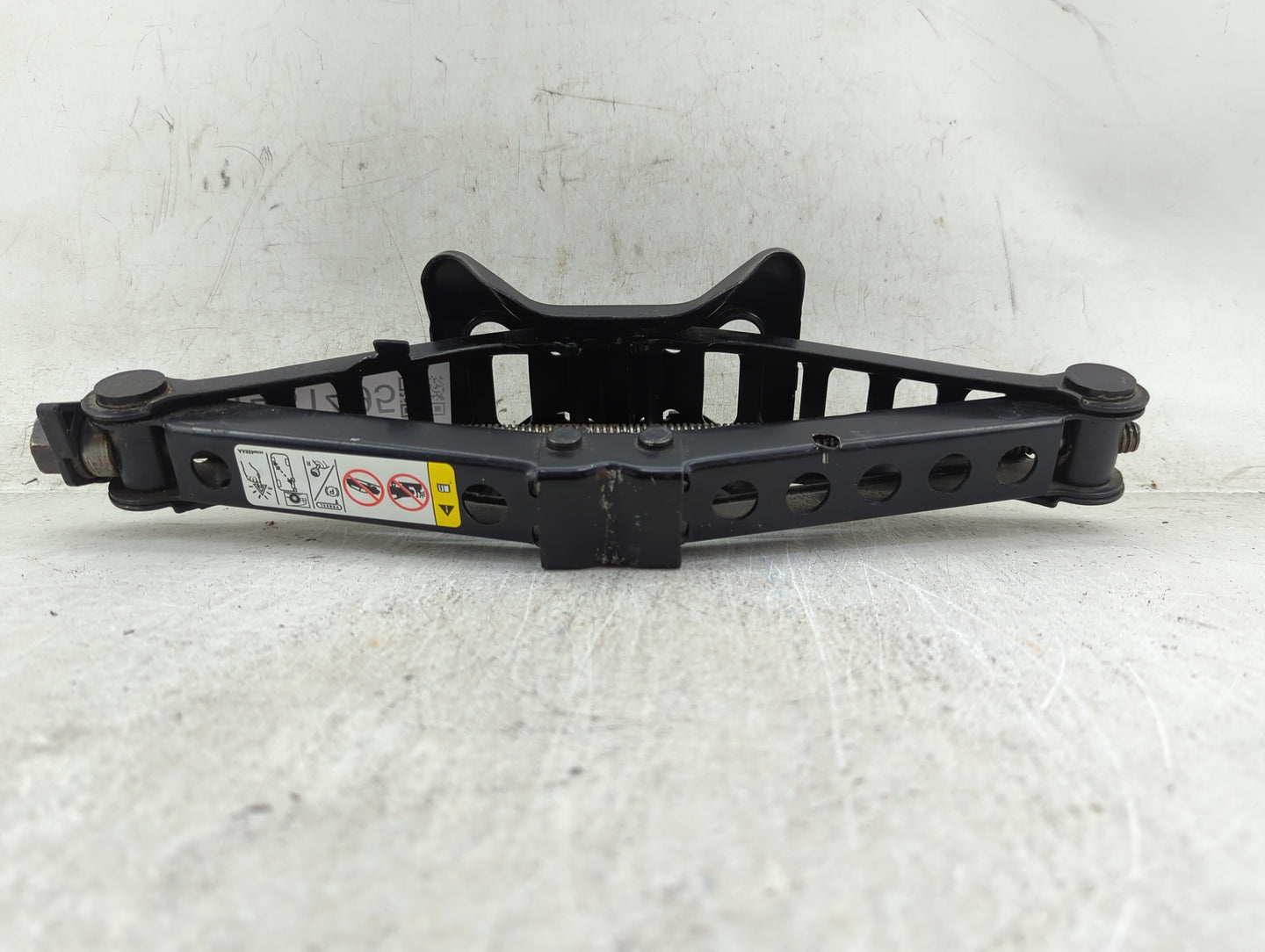 2015 Dodge Charger Spare Scissor Car Jack - Oemusedautoparts1.com