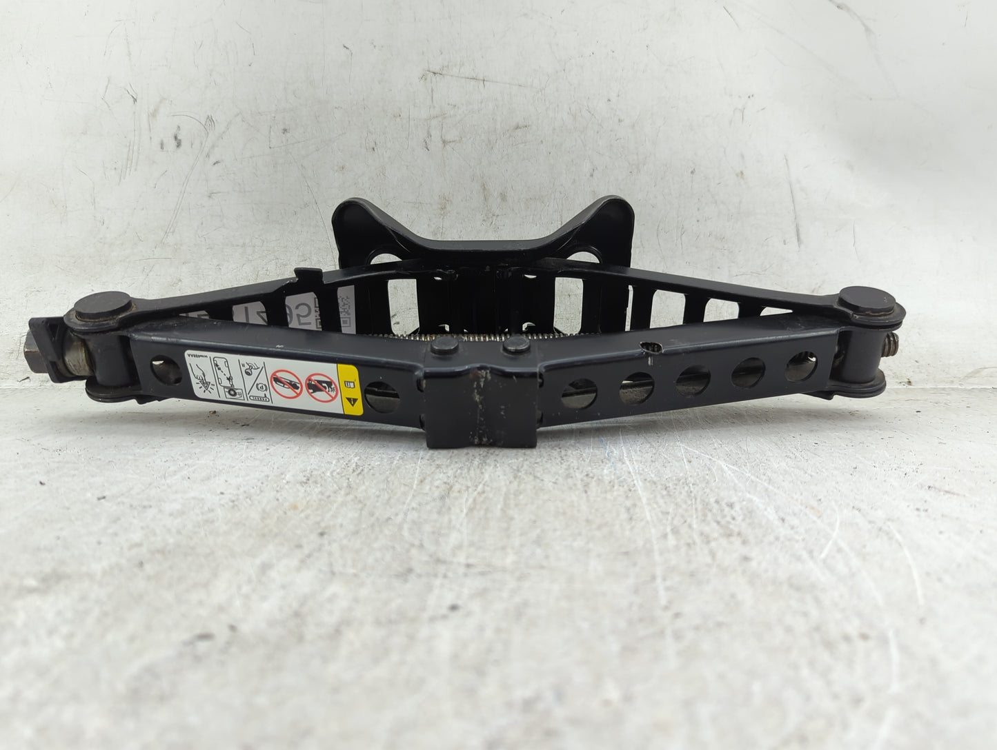 2015 Dodge Charger Spare Scissor Car Jack - Oemusedautoparts1.com