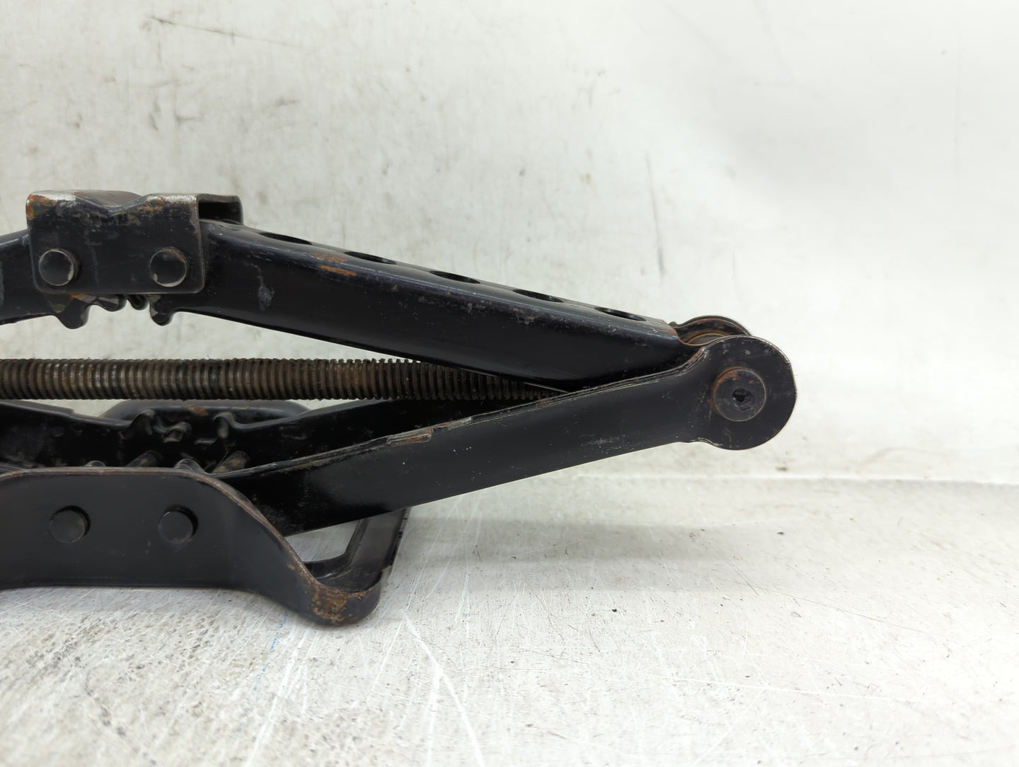2015 Dodge Charger Spare Scissor Car Jack - Oemusedautoparts1.com