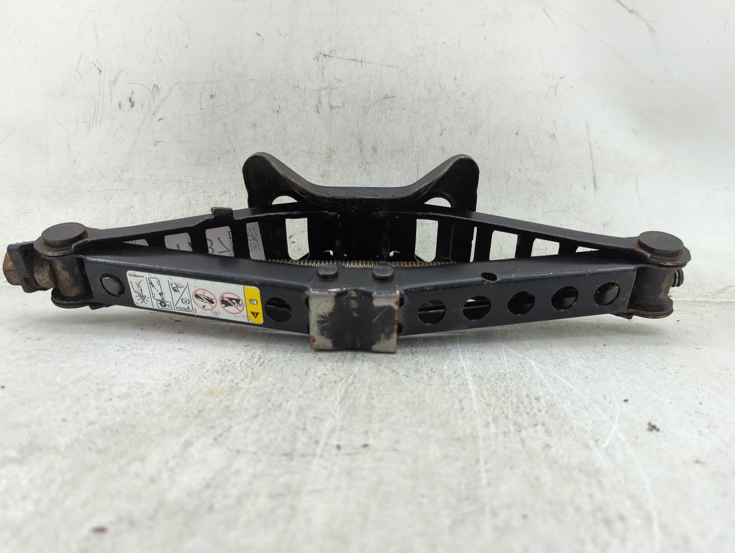 2015 Dodge Charger Spare Scissor Car Jack - Oemusedautoparts1.com