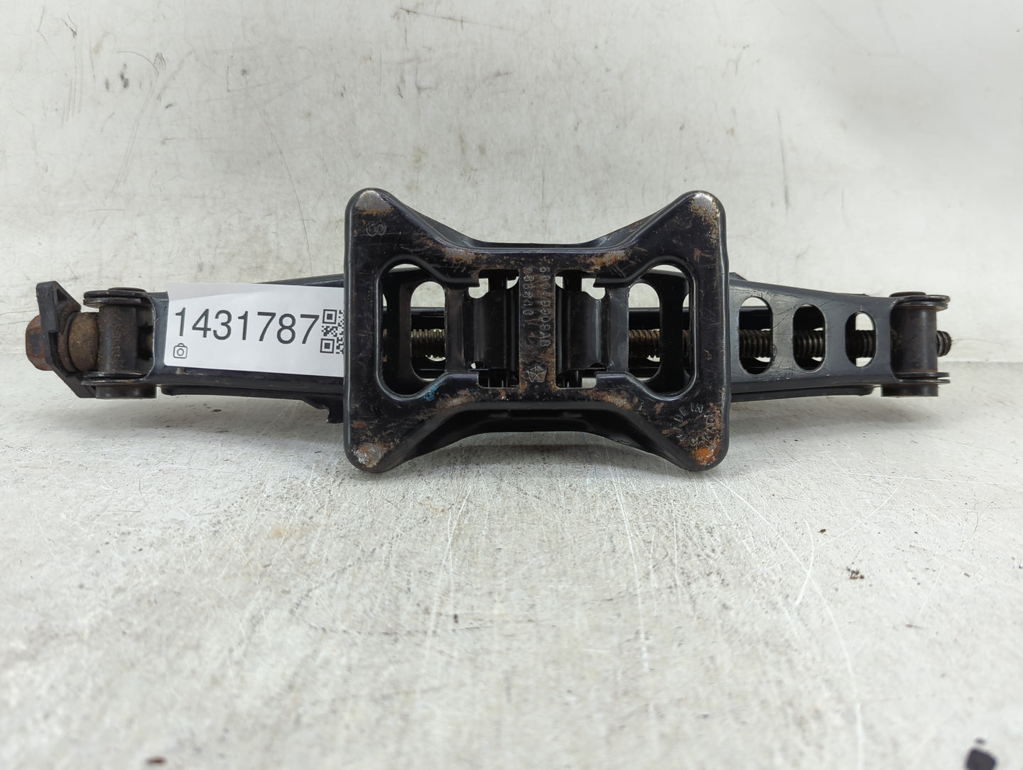 2015 Dodge Charger Spare Scissor Car Jack - Oemusedautoparts1.com