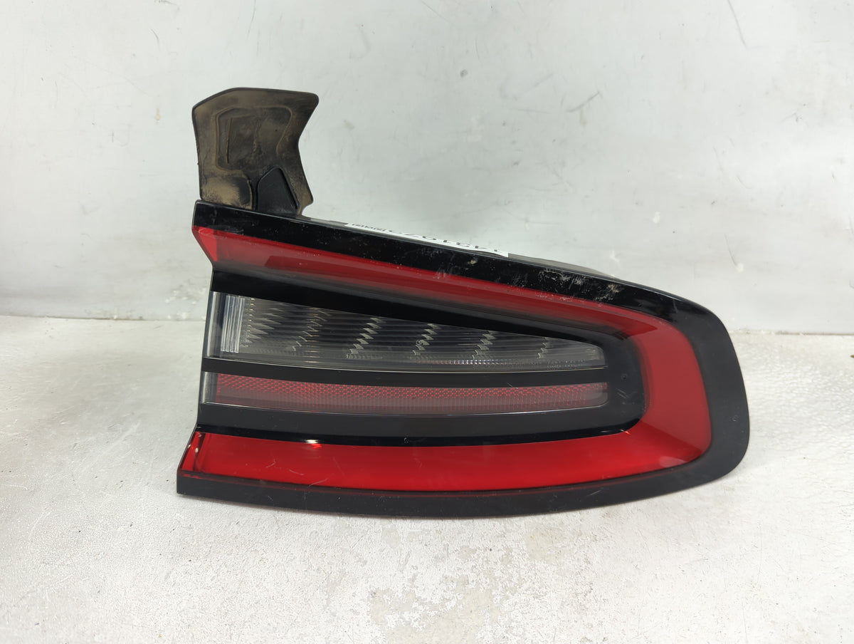 2015 Dodge Charger Passenger Right Side Deck Lid Mounted Tail Light 1431972 - Oemusedautoparts1.com