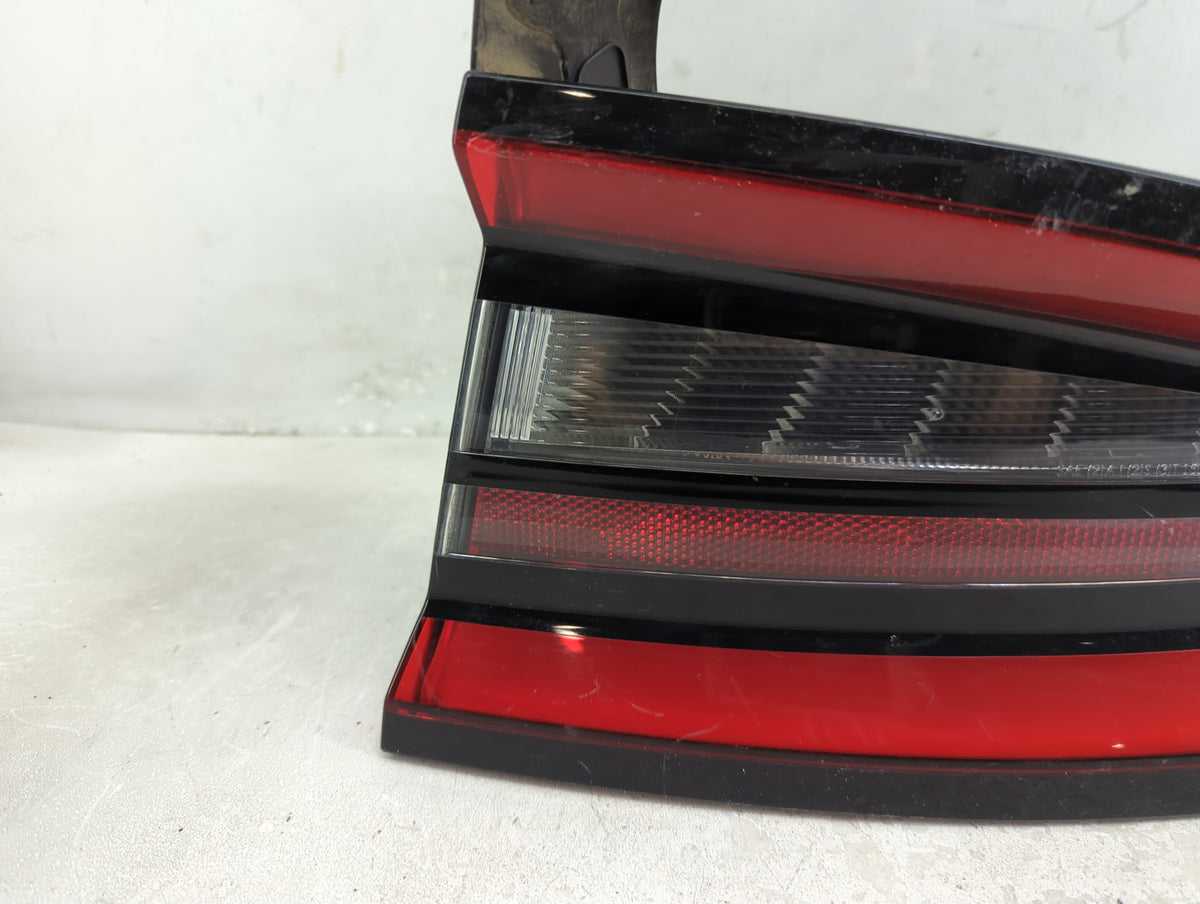 2015 Dodge Charger Passenger Right Side Deck Lid Mounted Tail Light 1431972 - Oemusedautoparts1.com