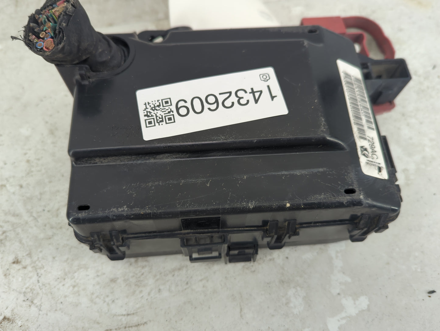 2015-2016 Dodge Charger Fusebox Fuse Box Panel Relay Module P/N:P68213729AC Fits Fits 2015 2016 OEM Used Auto Parts - Oemuse