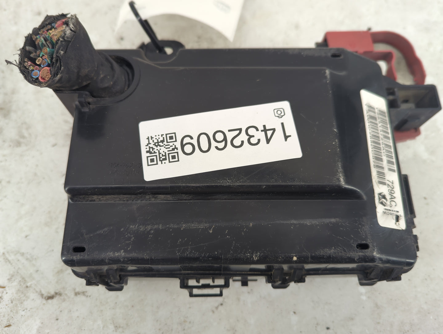 2015-2016 Dodge Charger Fusebox Fuse Box Panel Relay Module P/N:P68213729AC Fits Fits 2015 2016 OEM Used Auto Parts - Oemuse
