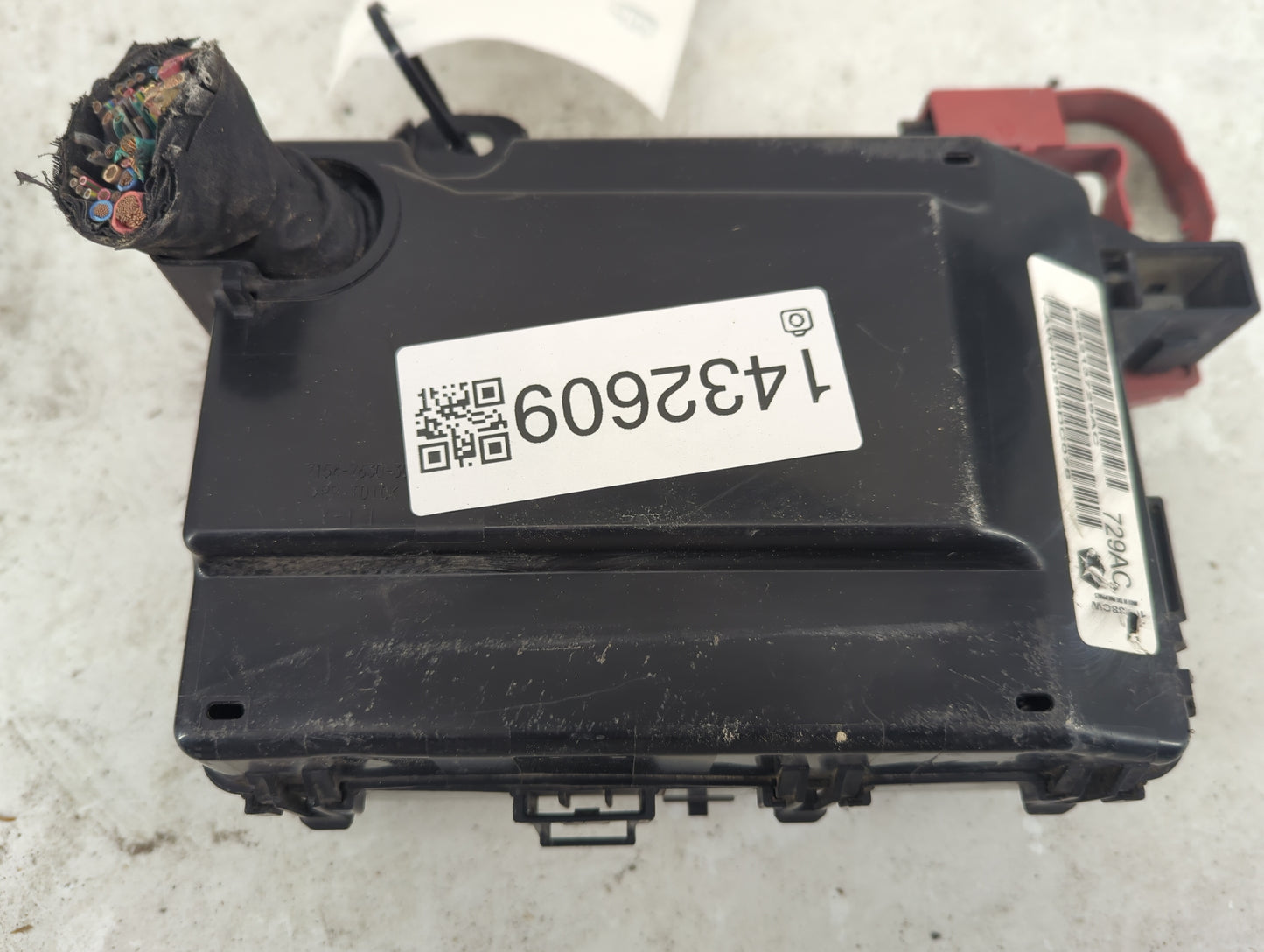 2015-2016 Dodge Charger Fusebox Fuse Box Panel Relay Module P/N:P68213729AC Fits Fits 2015 2016 OEM Used Auto Parts - Oemuse