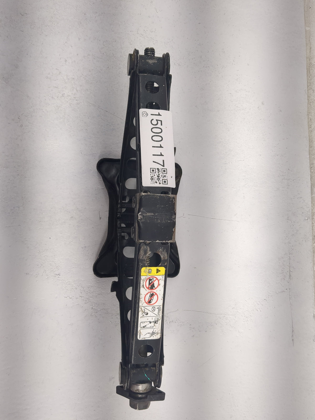 2015 Dodge Charger Spare Scissor Car Jack 1500117 - Oemusedautoparts1.com