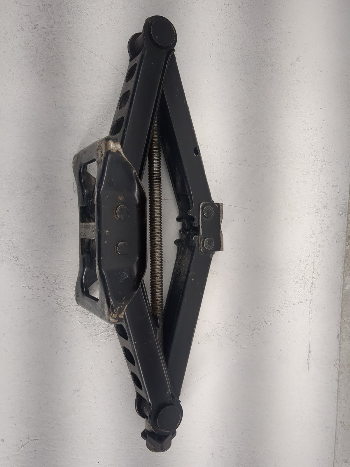 2015 Dodge Charger Spare Scissor Car Jack 1500117 - Oemusedautoparts1.com