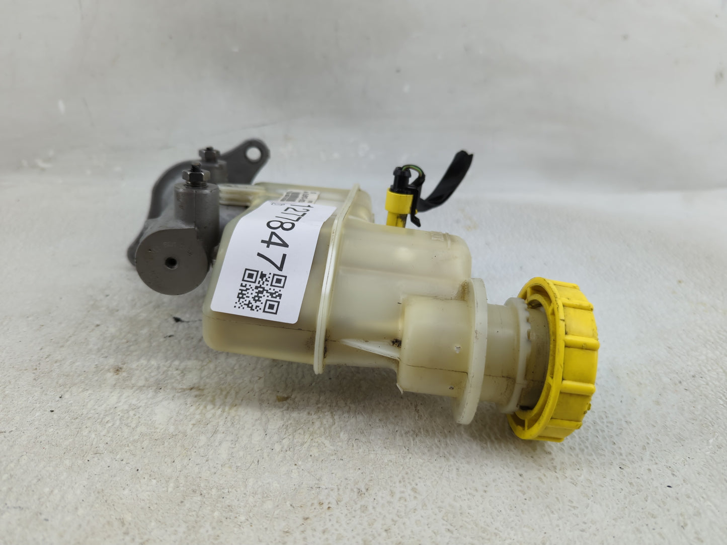 2013-2016 Dodge Dart Brake Master Cylinder - Oemusedautoparts1.com