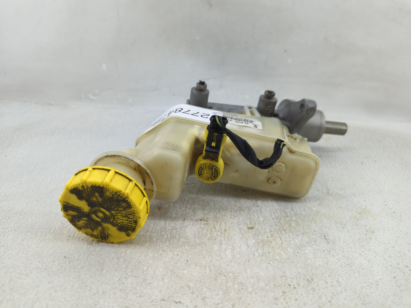 2013-2016 Dodge Dart Brake Master Cylinder - Oemusedautoparts1.com