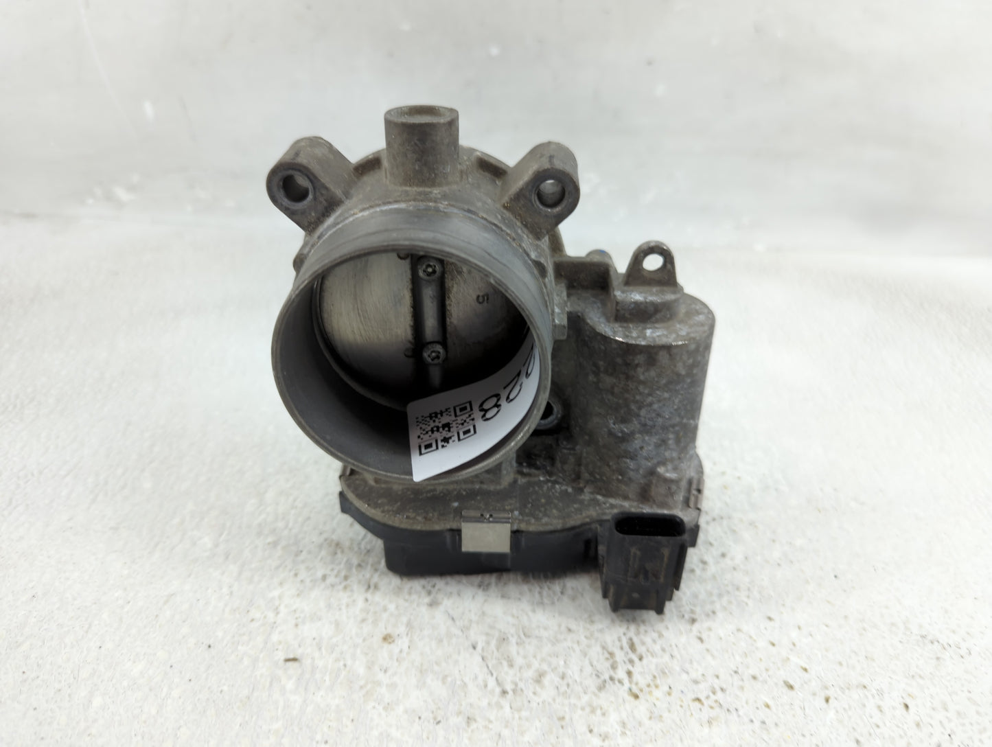 2013-2016 Dodge Dart Throttle Body P/N:04891970AB Fits Fits 2013 2014 2015 2016 OEM Used Auto Parts - Oemusedautoparts1.com