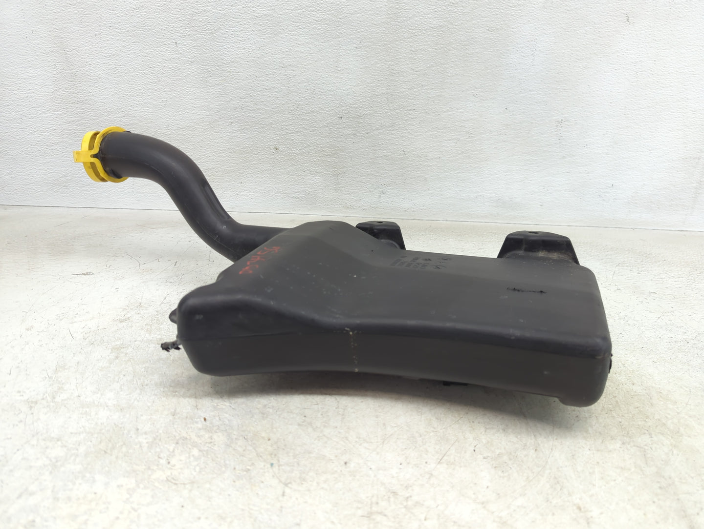 2013-2016 Dodge Dart Windshield Washer Fluid Reservoir Bottle Oem - Oemusedautoparts1.com