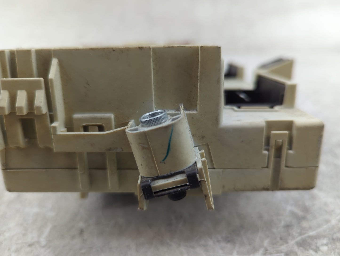 2014-2015 Dodge Dart Body Control Module Bcm Inner Cabin Fuse Box - Oemusedautoparts1.com