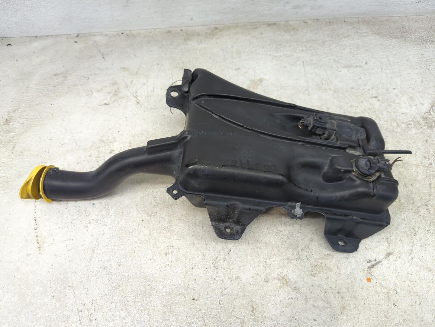 2013-2016 Dodge Dart Windshield Washer Fluid Reservoir Bottle Oem - Oemusedautoparts1.com