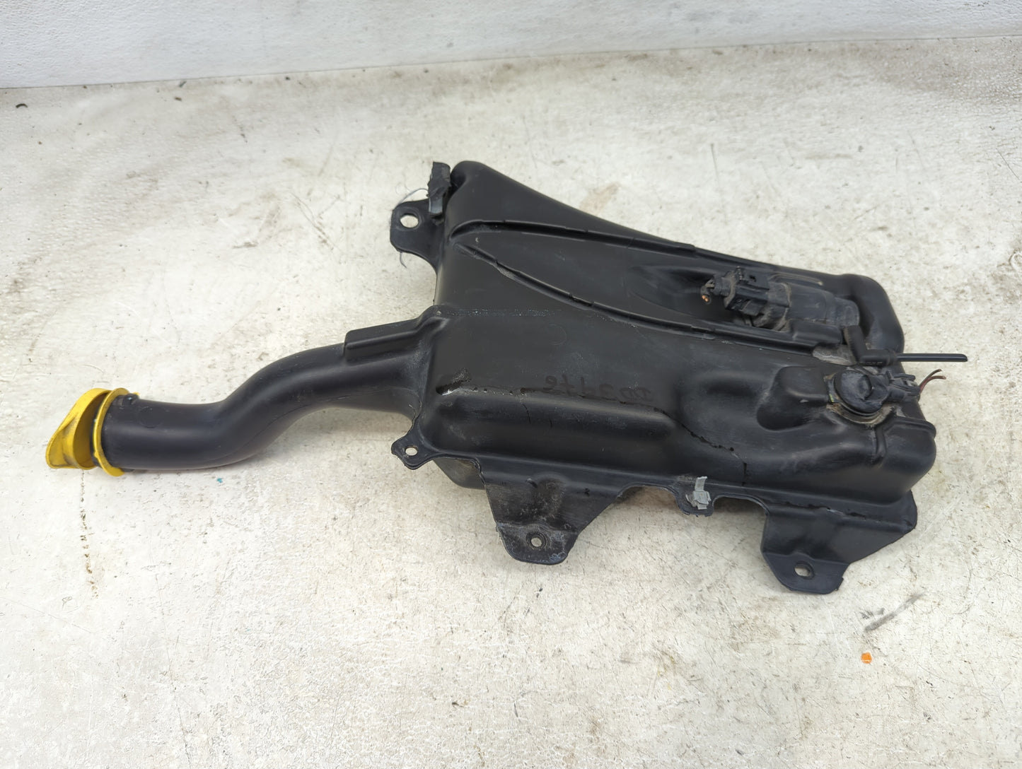 2013-2016 Dodge Dart Windshield Washer Fluid Reservoir Bottle Oem - Oemusedautoparts1.com