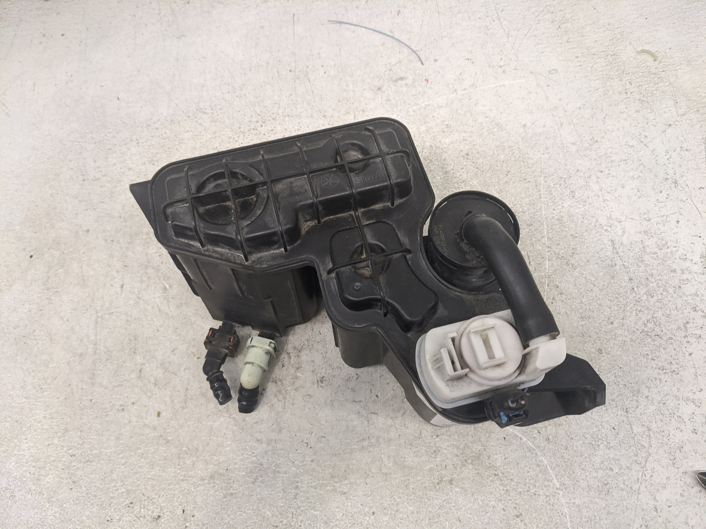 2015 Dodge Dart Fuel Vapor Charcoal Canister - Oemusedautoparts1.com