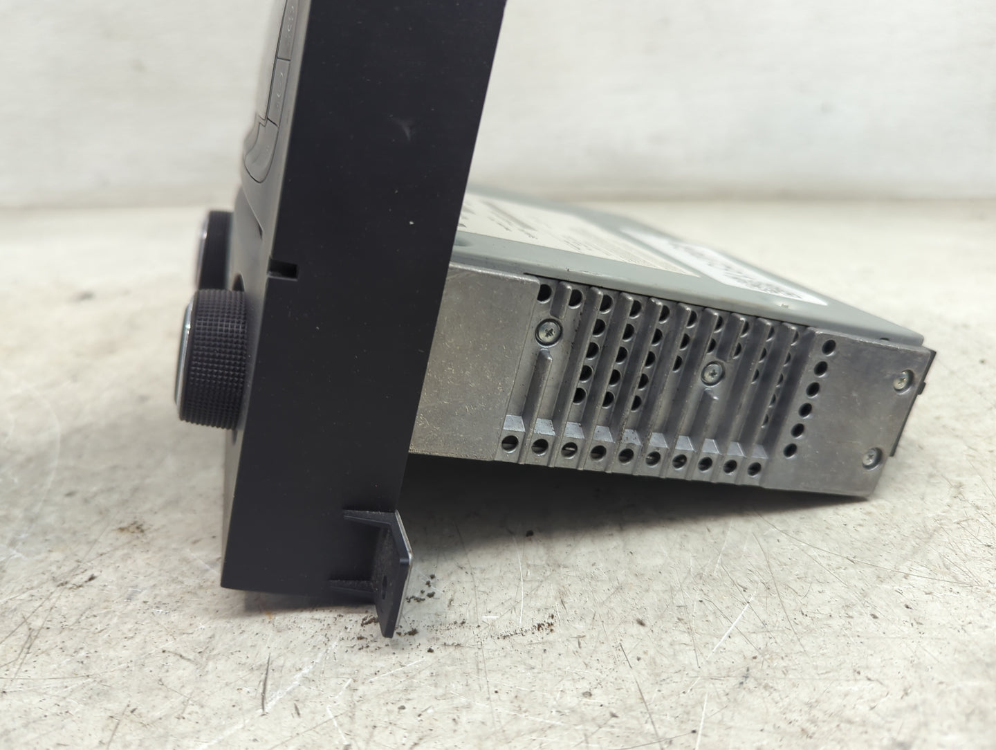 2015-2016 Dodge Dart Radio AM FM Cd Player Receiver Replacement P/N:04692355AH Fits Fits 2015 2016 OEM Used Auto Parts - Oem