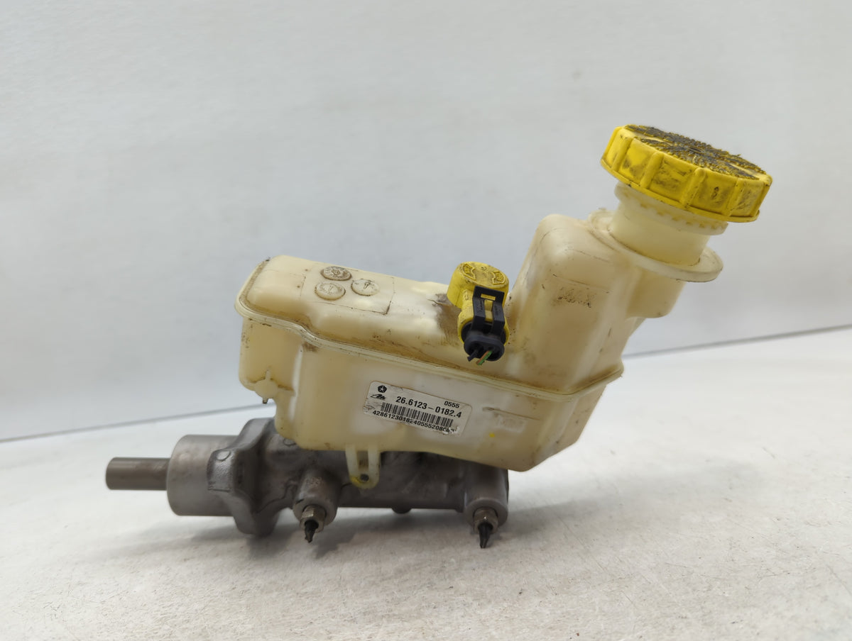 2013-2016 Dodge Dart Brake Master Cylinder 609167 - Oemusedautoparts1.com
