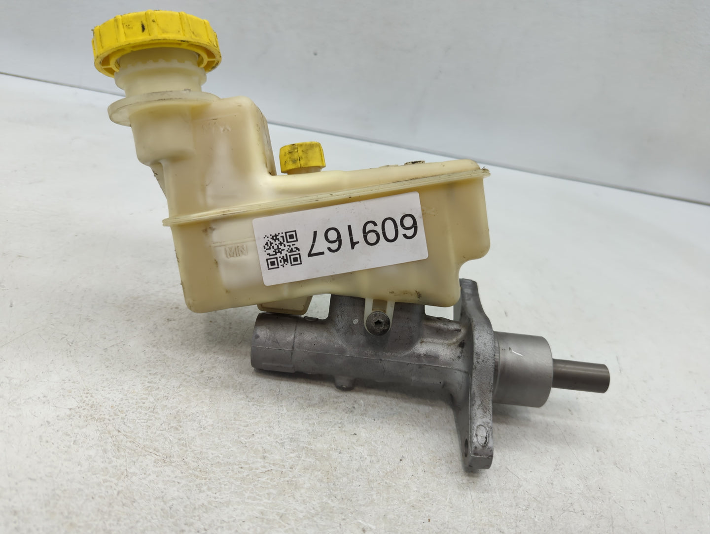 2013-2016 Dodge Dart Brake Master Cylinder 609167 - Oemusedautoparts1.com