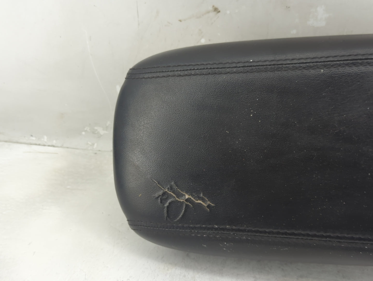 2013-2015 Dodge Dart Center Console Armrest Cover Lid Fits Fits 2013 2014 2015 OEM Used Auto Parts - Oemusedautoparts1.com