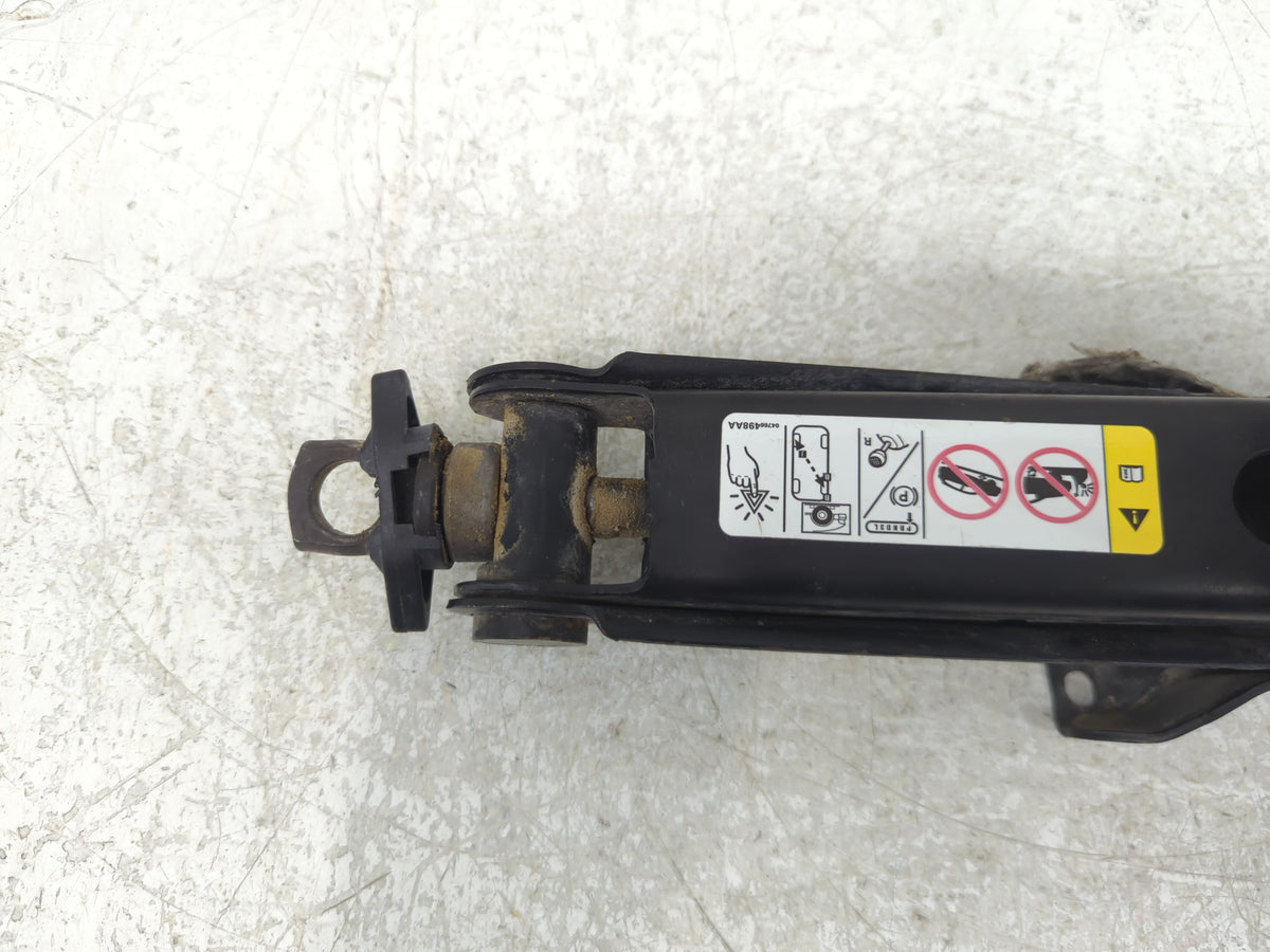 2015 Dodge Durango Spare Scissor Car Jack - Oemusedautoparts1.com