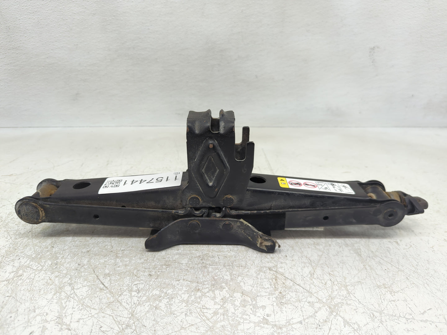 2015 Dodge Durango Spare Scissor Car Jack - Oemusedautoparts1.com
