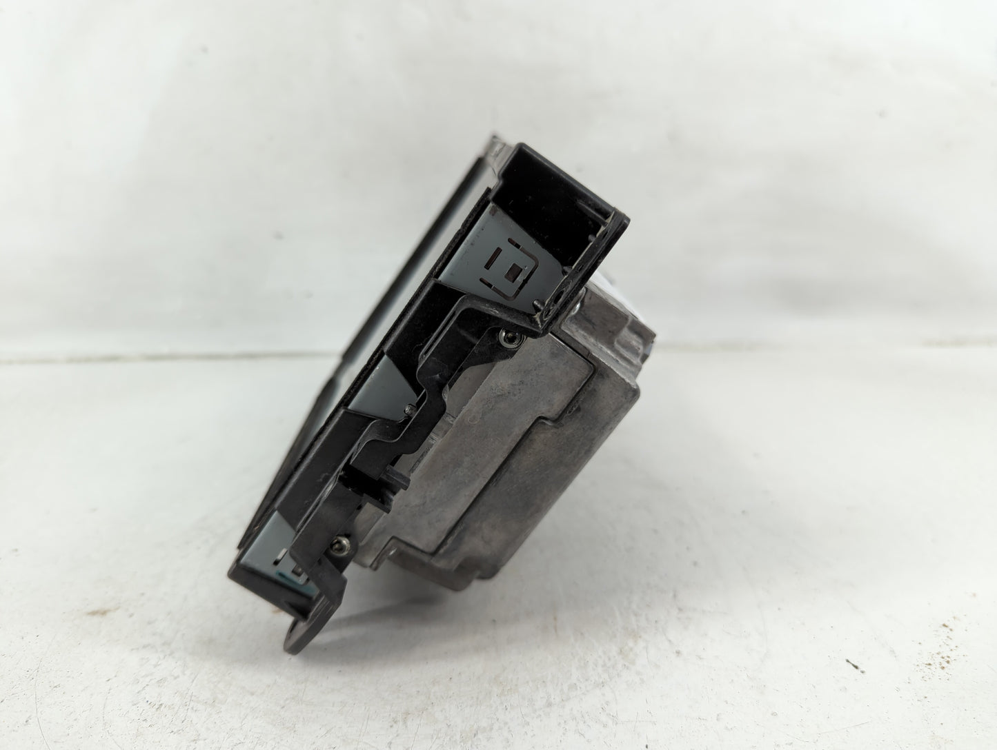 2015 Dodge Durango Radio AM FM Cd Player Receiver Replacement P/N:68239115AH 6434C-BE2801 Fits OEM Used Auto Parts - Oemused