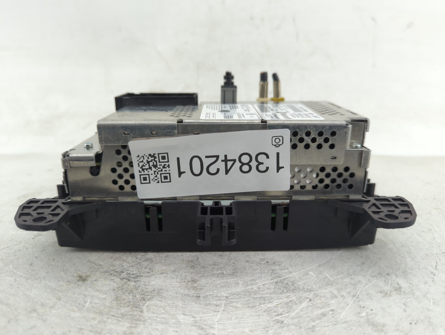 2015 Dodge Durango Radio AM FM Cd Player Receiver Replacement P/N:P68245298AE Fits OEM Used Auto Parts - Oemusedautoparts1.c