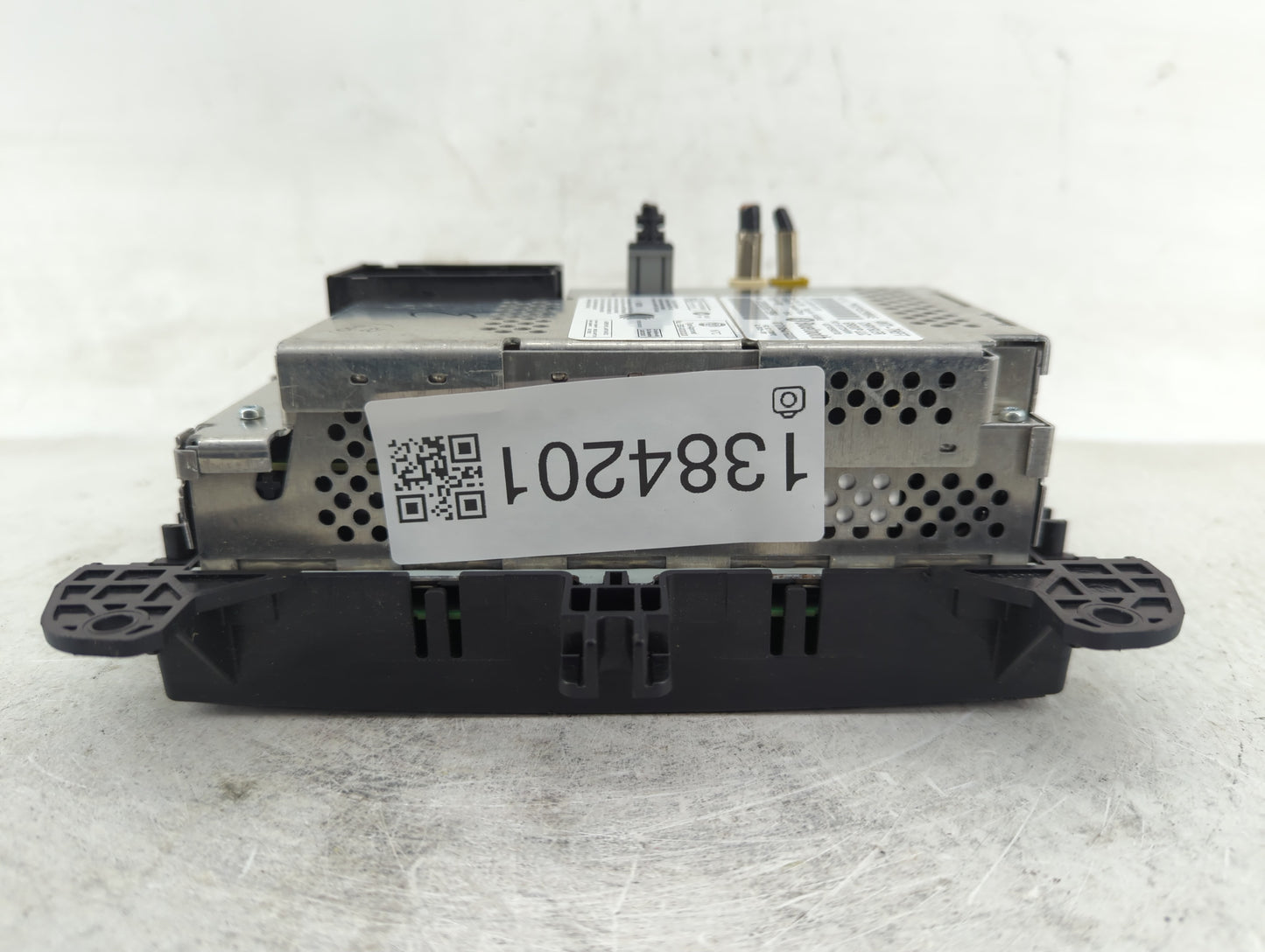 2015 Dodge Durango Radio AM FM Cd Player Receiver Replacement P/N:P68245298AE Fits OEM Used Auto Parts - Oemusedautoparts1.c