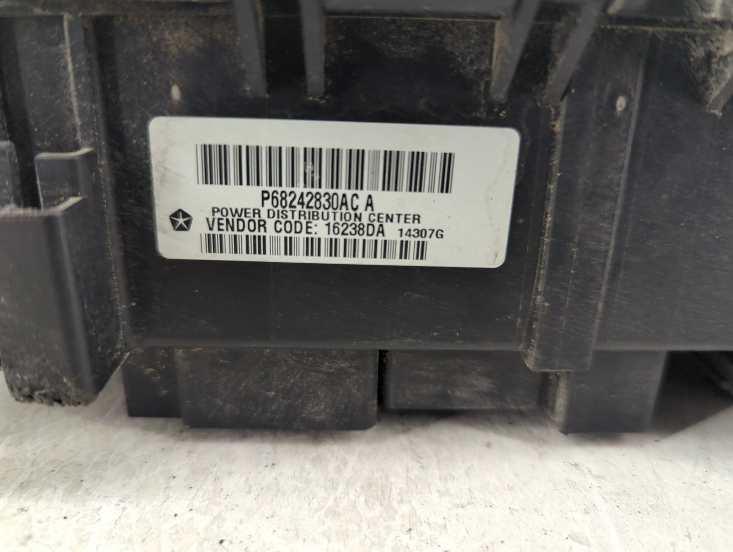 2015 Dodge Durango Fusebox Fuse Box Panel Relay Module P/N:P68242830AC Fits OEM Used Auto Parts - Oemusedautoparts1.com